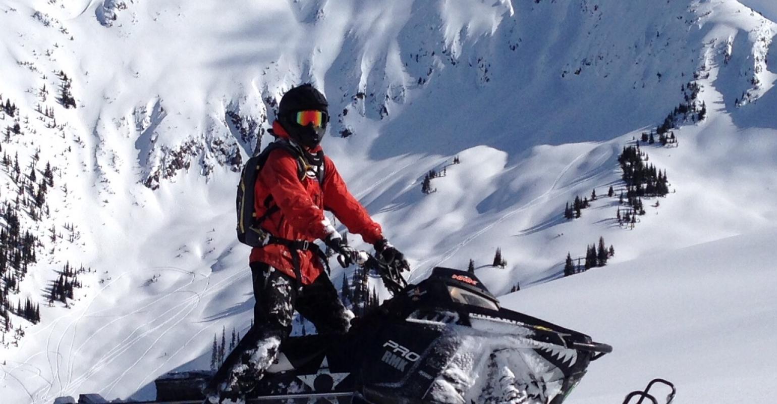 snowmobiling-technique-tip-body-foot-positioning-sled-360